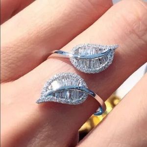 Double leaf ring